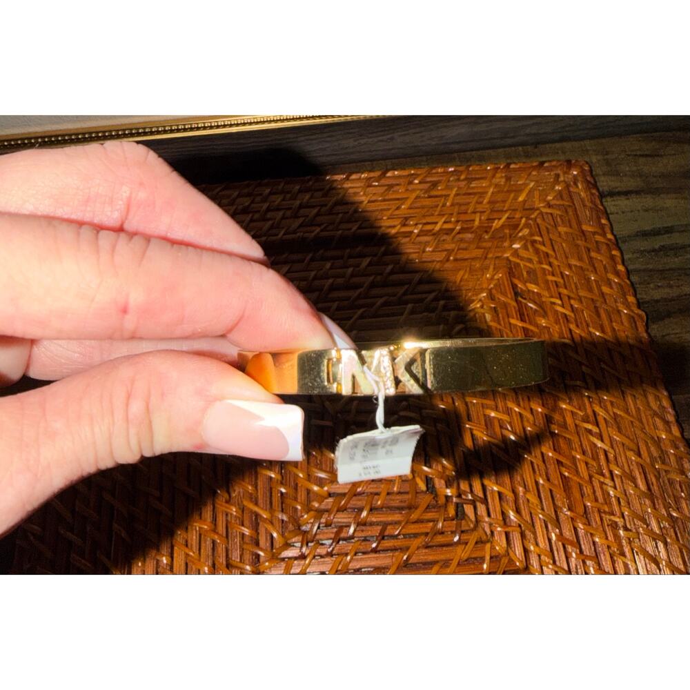 NWT Michael Kors MK Twist Lock Gold Tone Rhinestone Bangle Bracelet - Picture 8 of 12